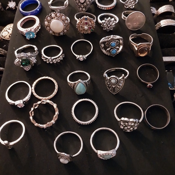 Lot of 27 fashion and vintage rings - Picture 4 of 4